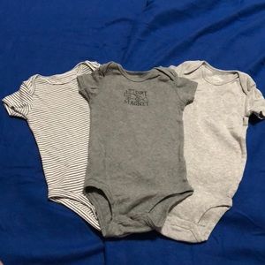 Bundle of 3 onesies
